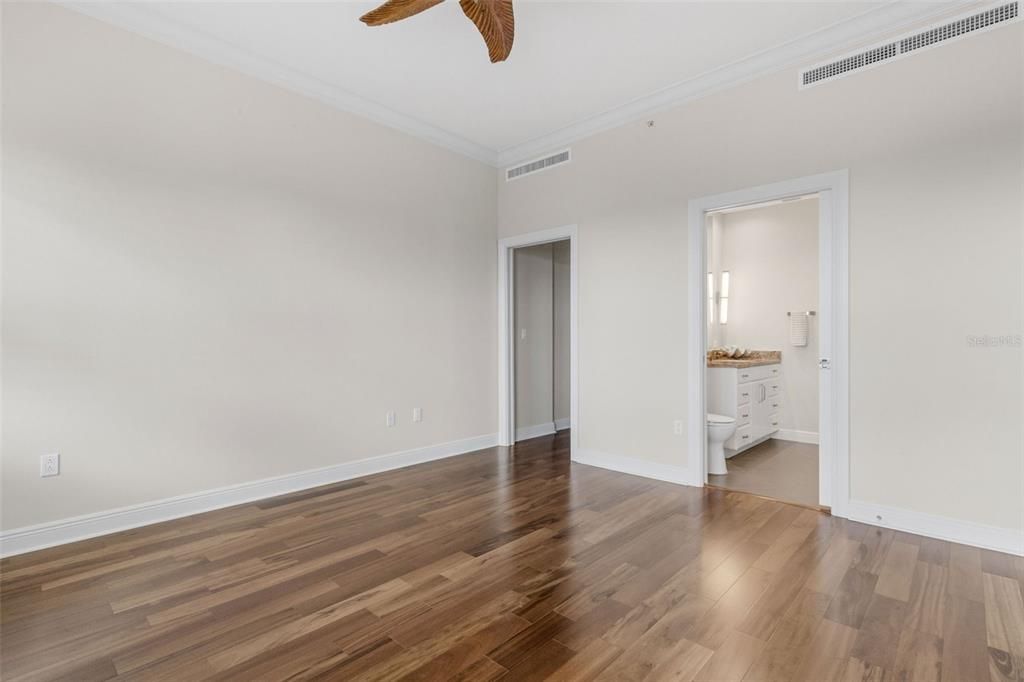For Sale: $699,900 (2 beds, 2 baths, 1483 Square Feet)