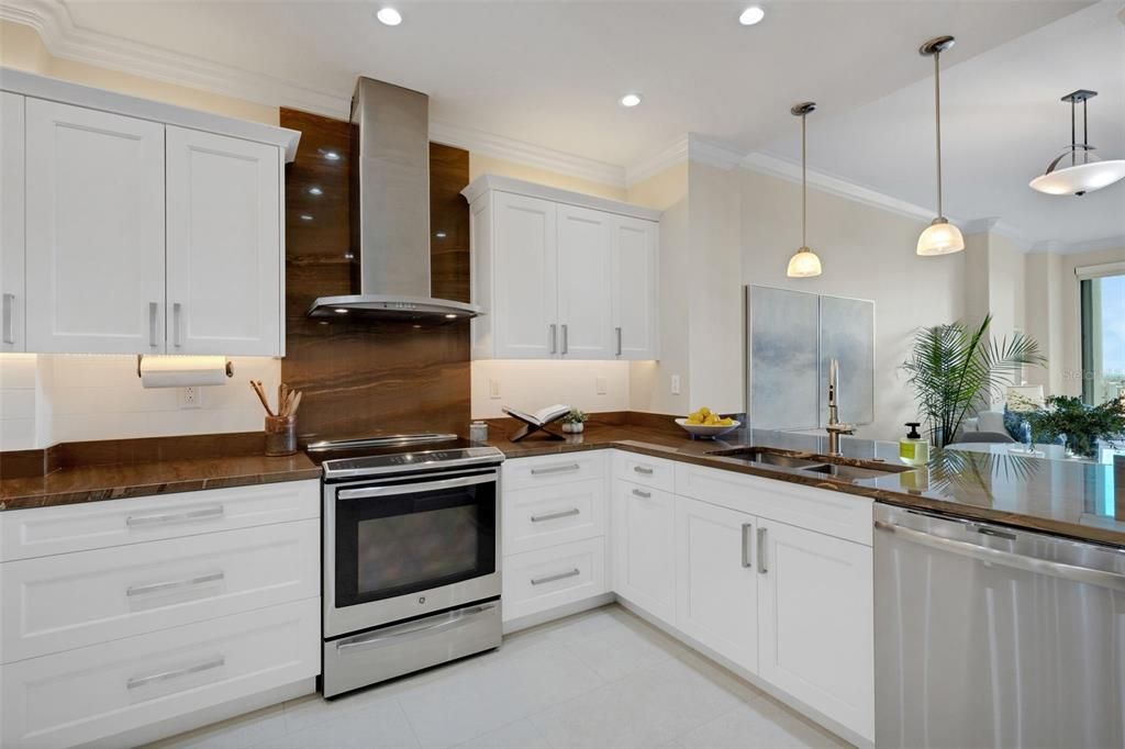 For Sale: $699,900 (2 beds, 2 baths, 1483 Square Feet)