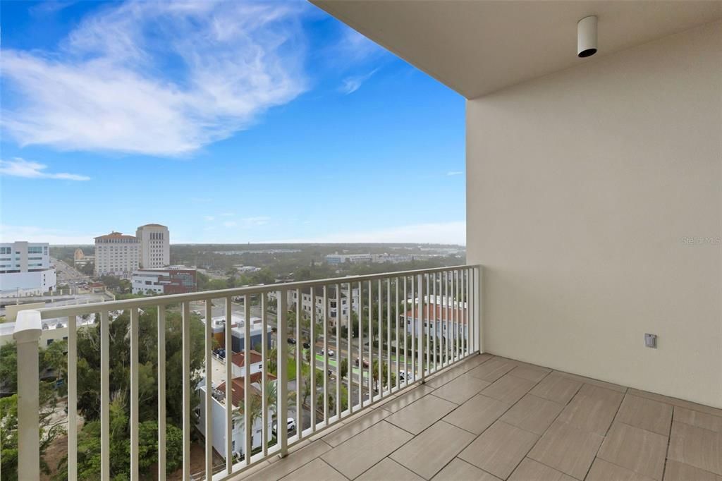 For Sale: $699,900 (2 beds, 2 baths, 1483 Square Feet)