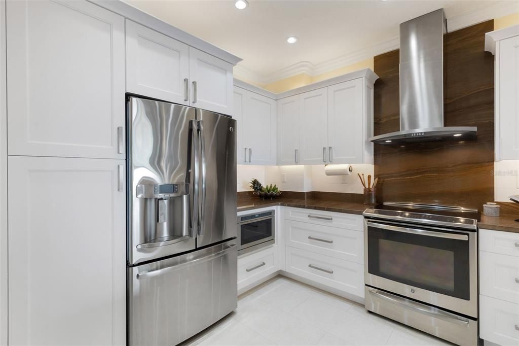 For Sale: $699,900 (2 beds, 2 baths, 1483 Square Feet)