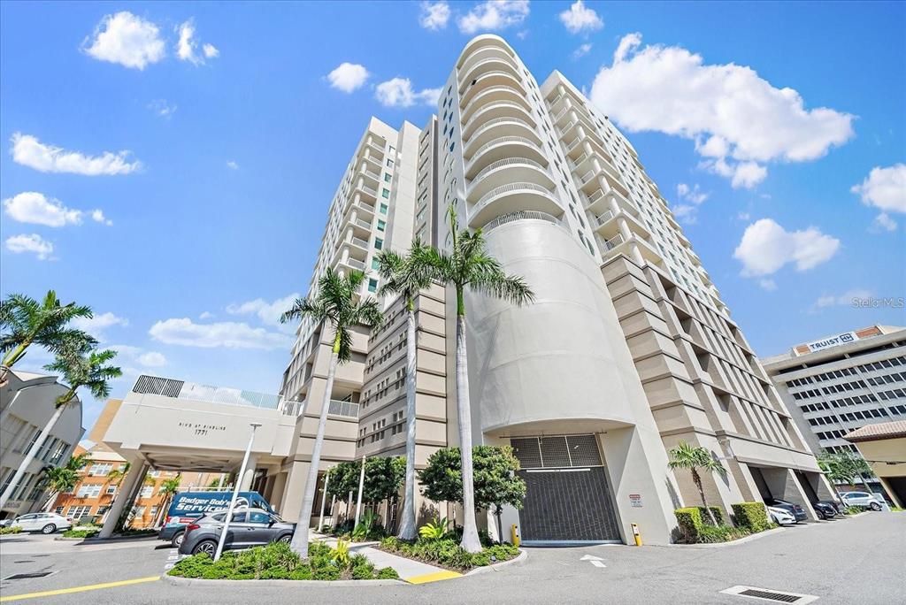 For Sale: $699,900 (2 beds, 2 baths, 1483 Square Feet)