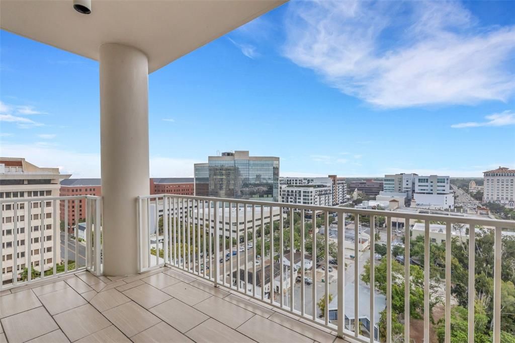 For Sale: $699,900 (2 beds, 2 baths, 1483 Square Feet)