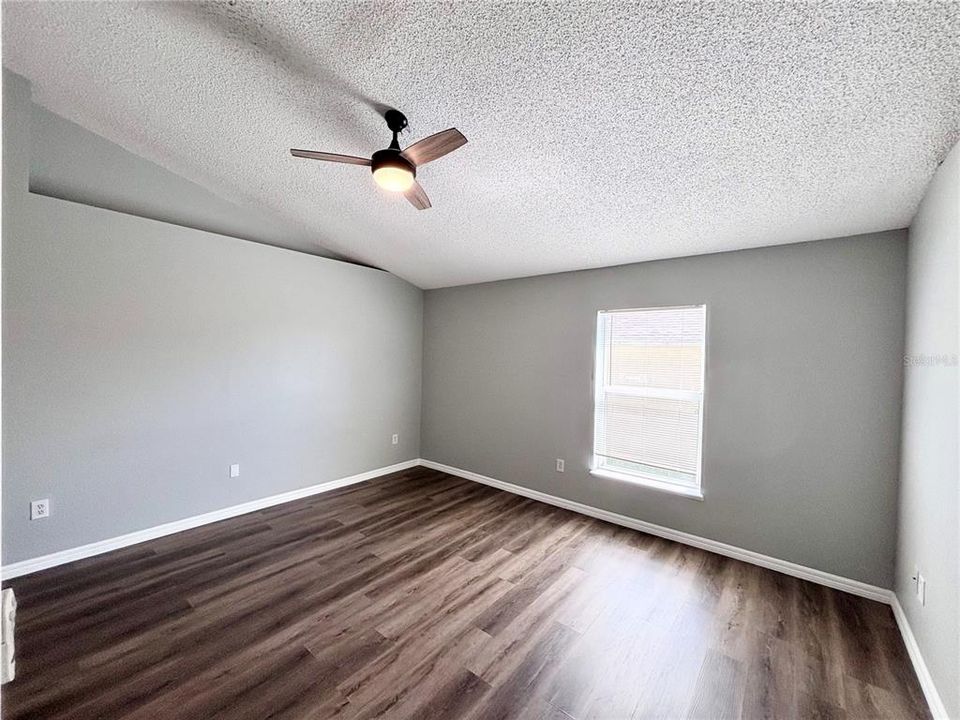 For Sale: $378,500 (4 beds, 2 baths, 1874 Square Feet)