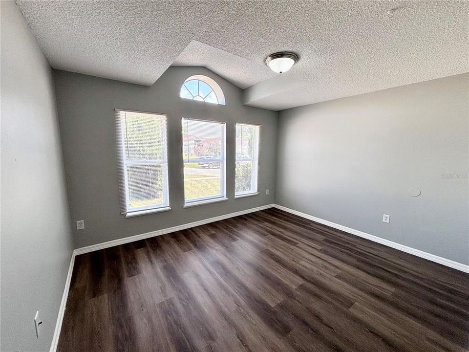For Sale: $378,500 (4 beds, 2 baths, 1874 Square Feet)