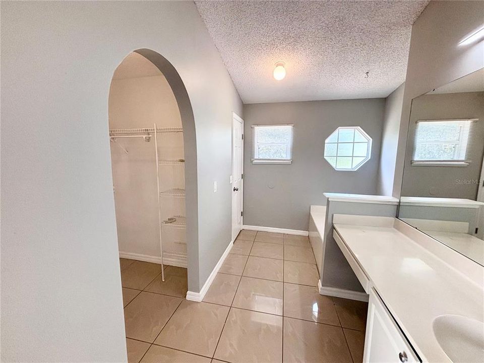 For Sale: $378,500 (4 beds, 2 baths, 1874 Square Feet)