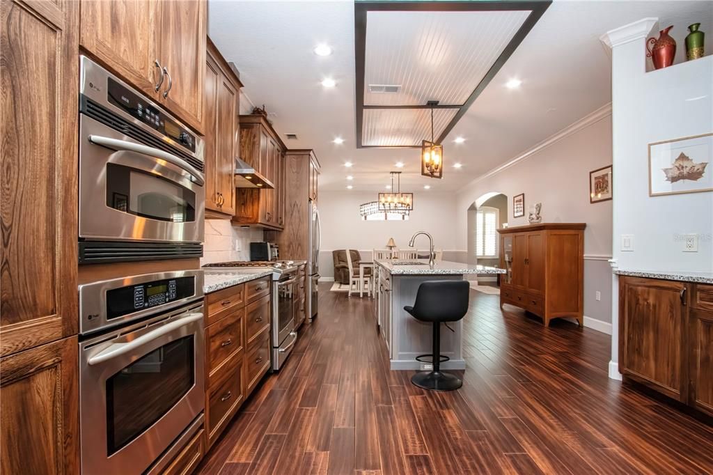 En Venta: $765,000 (5 camas, 4 baños, 3264 Pies cuadrados)