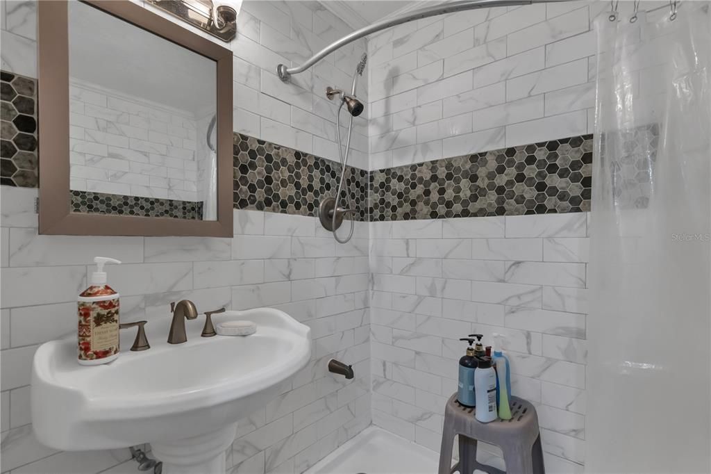 На продажу: $370,000 (3 спален, 1 ванн, 1680 Квадратных фут)