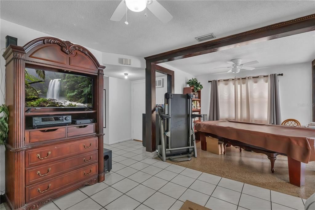 На продажу: $370,000 (3 спален, 1 ванн, 1680 Квадратных фут)