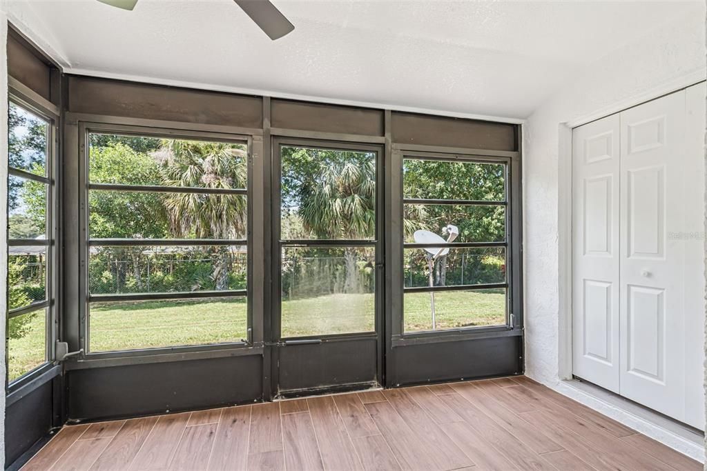 For Sale: $209,000 (2 beds, 2 baths, 986 Square Feet)