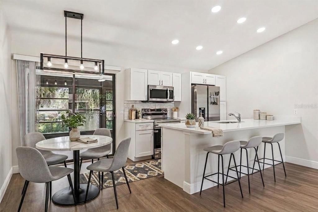 For Sale: $209,000 (2 beds, 2 baths, 986 Square Feet)