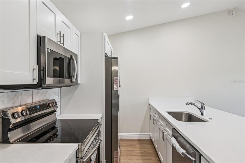 For Sale: $209,000 (2 beds, 2 baths, 986 Square Feet)