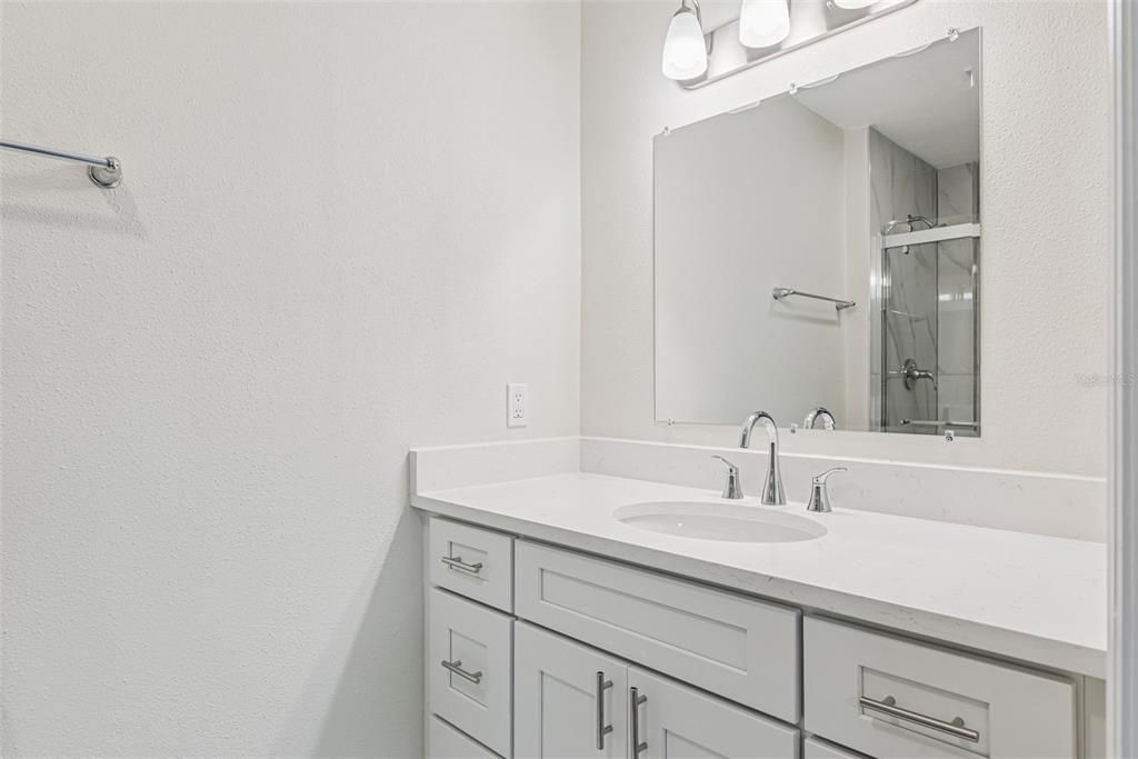 For Sale: $209,000 (2 beds, 2 baths, 986 Square Feet)