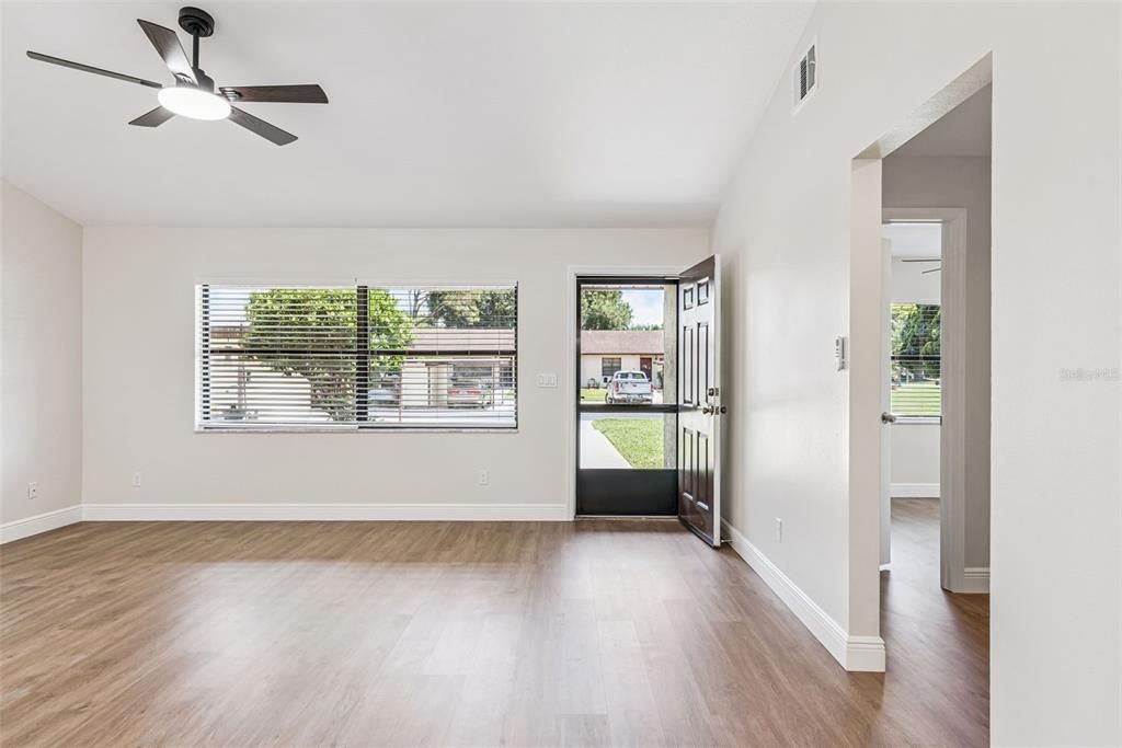 For Sale: $209,000 (2 beds, 2 baths, 986 Square Feet)