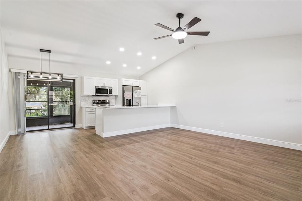 For Sale: $209,000 (2 beds, 2 baths, 986 Square Feet)