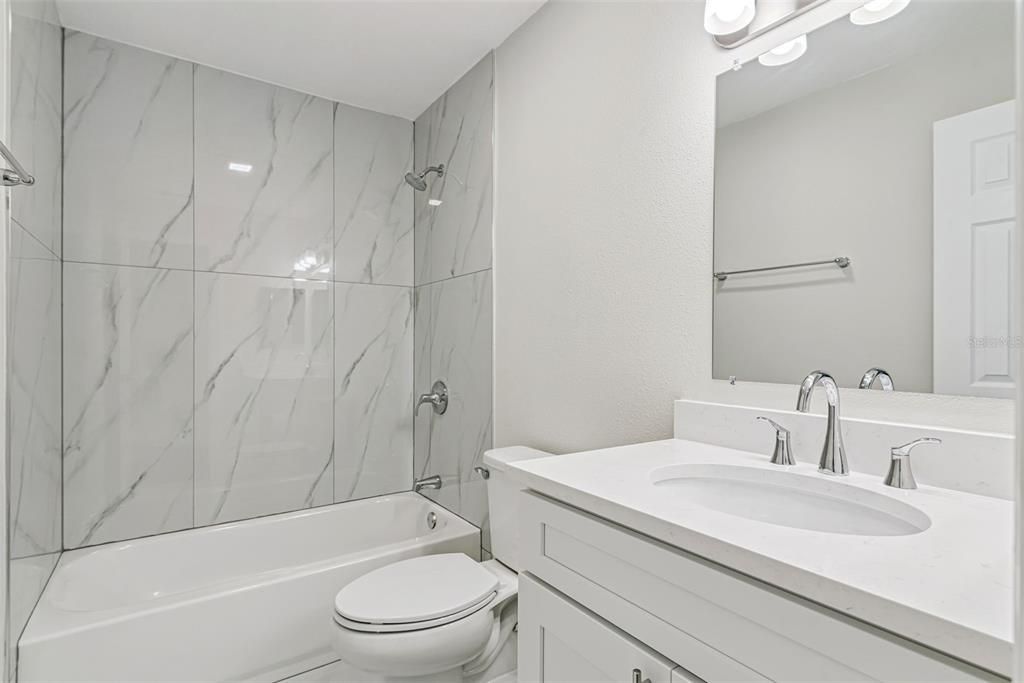 For Sale: $209,000 (2 beds, 2 baths, 986 Square Feet)