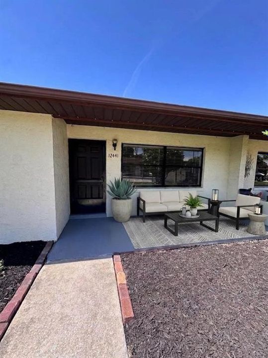 For Sale: $209,000 (2 beds, 2 baths, 986 Square Feet)