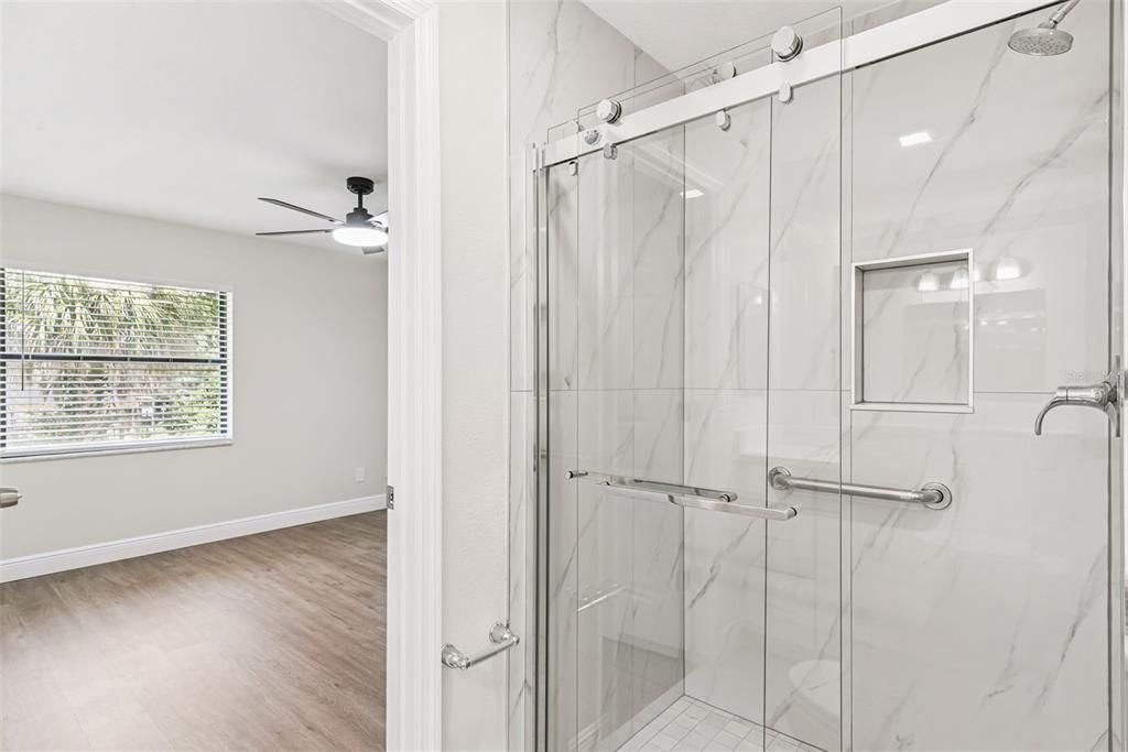 For Sale: $209,000 (2 beds, 2 baths, 986 Square Feet)