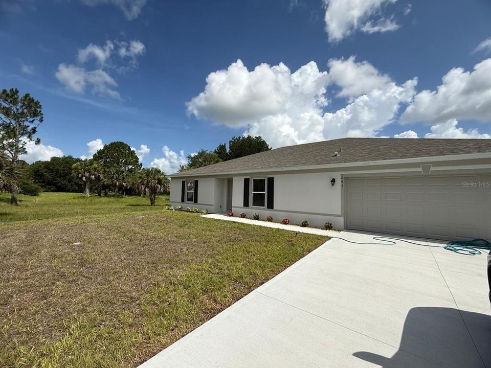For Rent: $2,550 (4 beds, 2 baths, 2134 Square Feet)