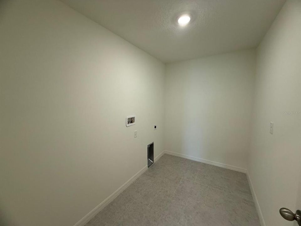 For Rent: $2,550 (4 beds, 2 baths, 2134 Square Feet)