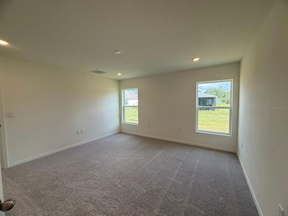 For Rent: $2,550 (4 beds, 2 baths, 2134 Square Feet)