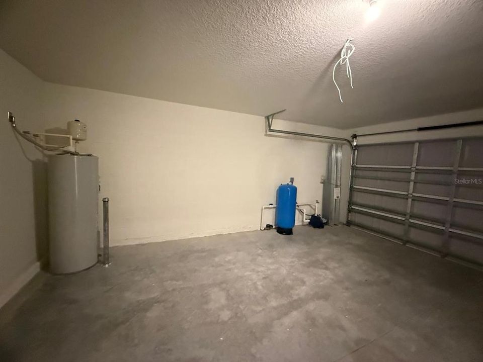 For Rent: $2,550 (4 beds, 2 baths, 2134 Square Feet)