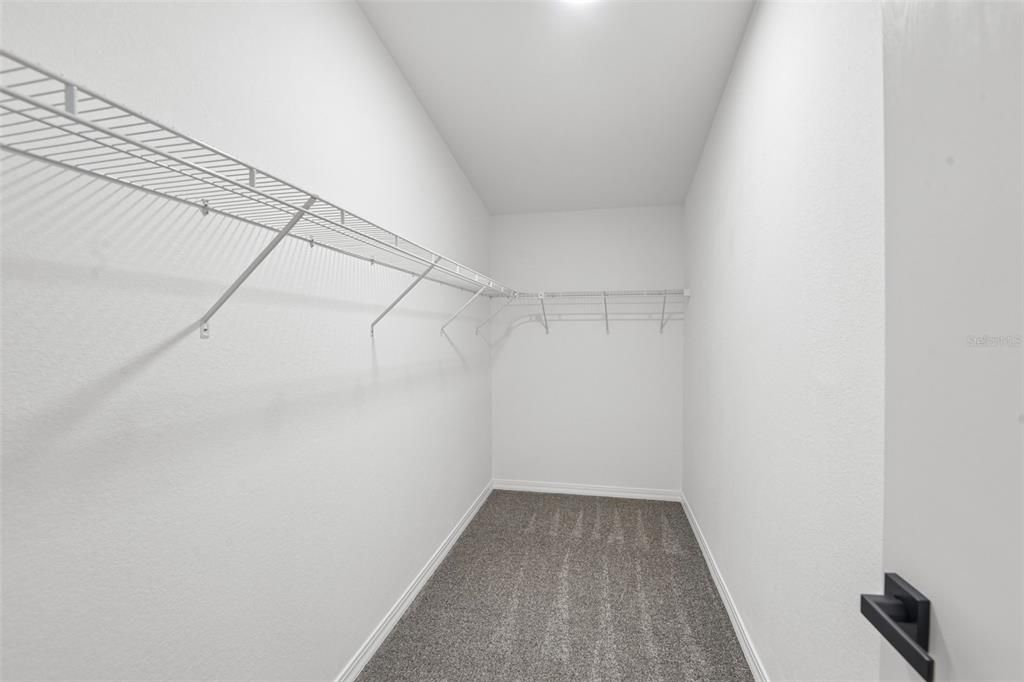 Activo con contrato: $409,900 (3 camas, 2 baños, 2073 Pies cuadrados)