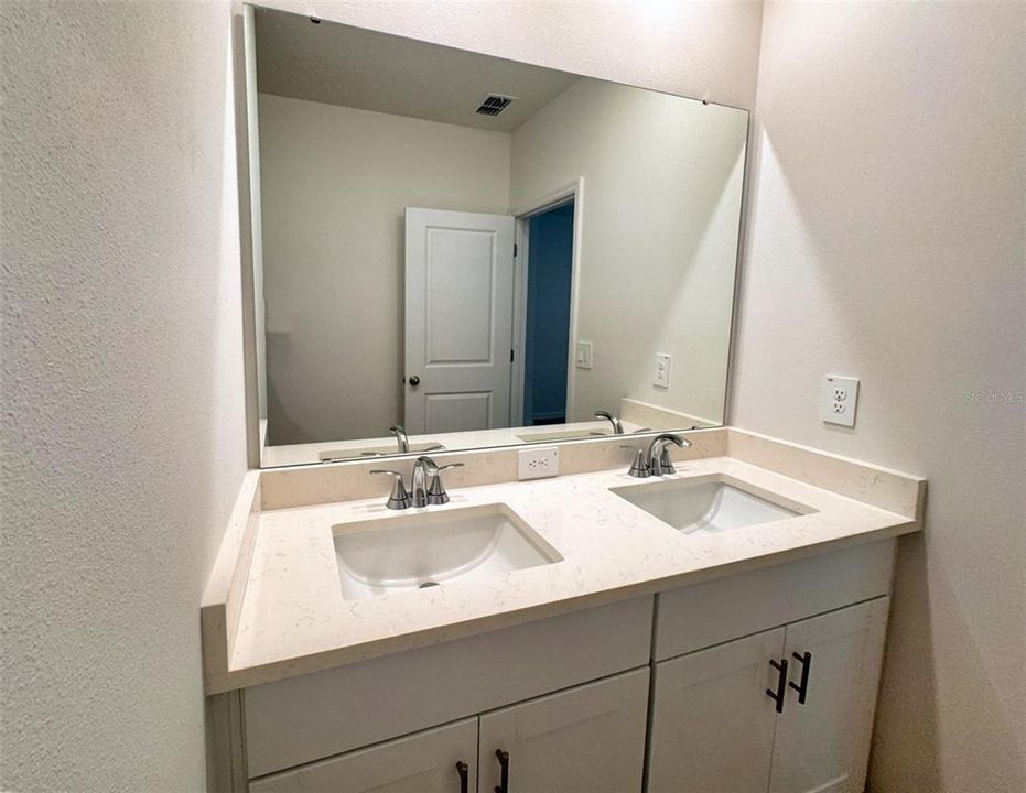 For Rent: $2,499 (4 beds, 2 baths, 1687 Square Feet)