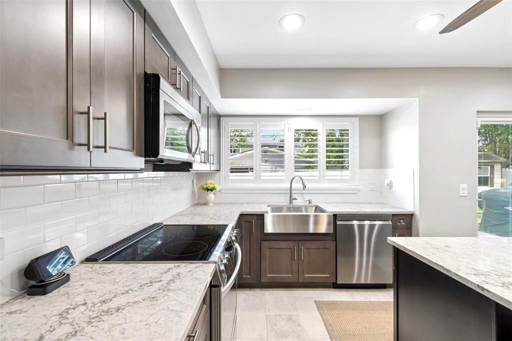 Active With Contract: $558,500 (4 beds, 2 baths, 2049 Square Feet)