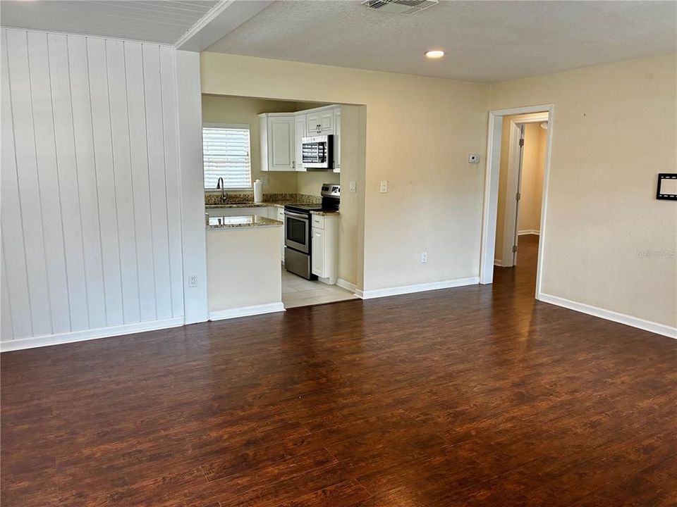 Activo con contrato: $349,900 (2 camas, 1 baños, 976 Pies cuadrados)