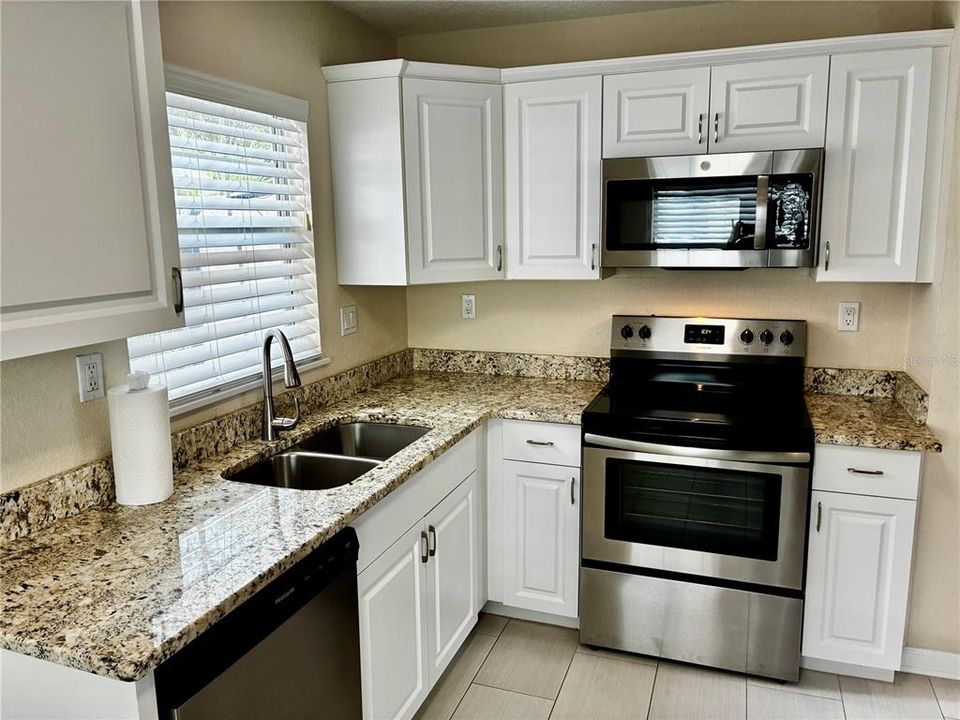 Activo con contrato: $349,900 (2 camas, 1 baños, 976 Pies cuadrados)
