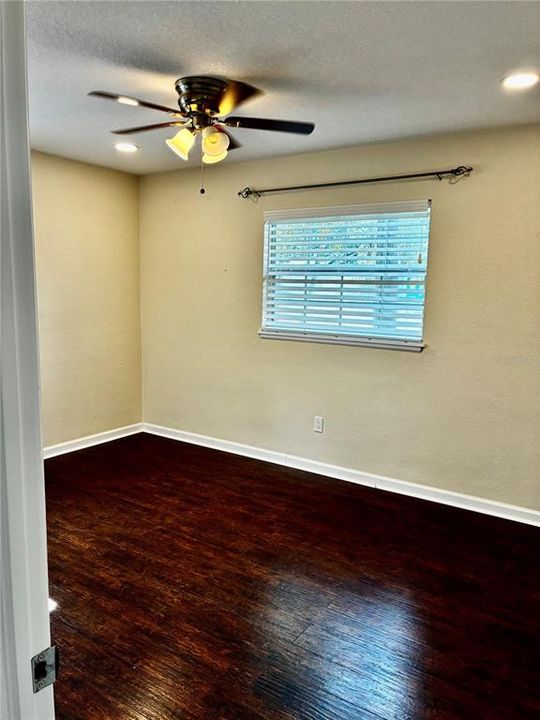 Activo con contrato: $349,900 (2 camas, 1 baños, 976 Pies cuadrados)