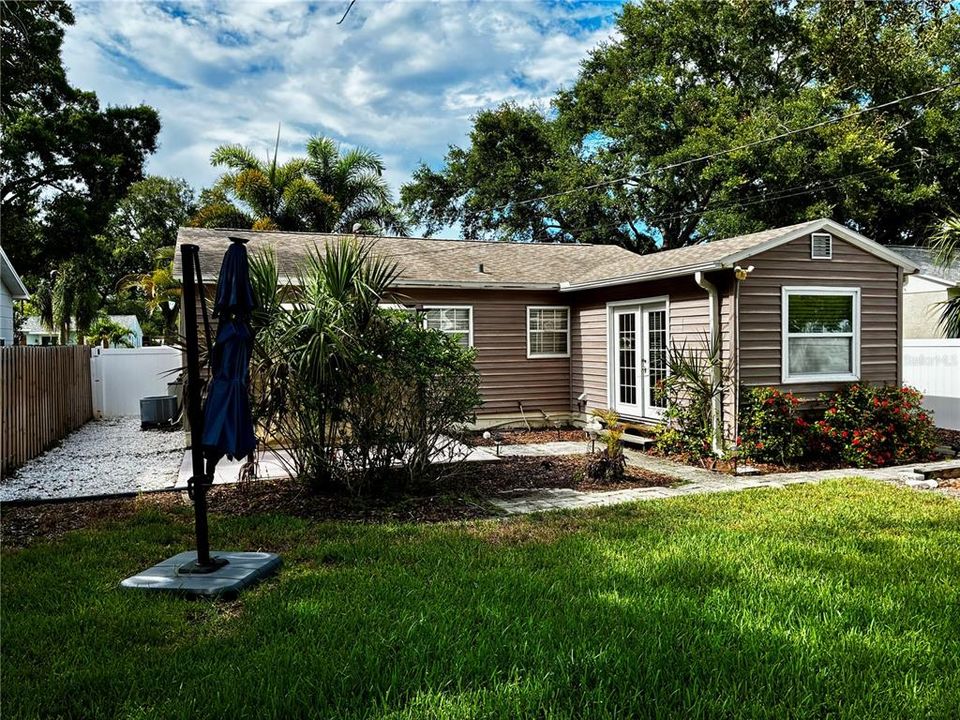 Activo con contrato: $349,900 (2 camas, 1 baños, 976 Pies cuadrados)