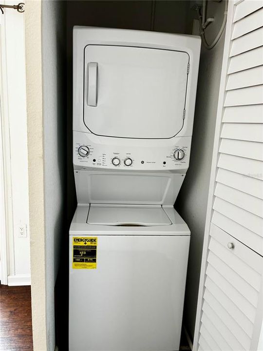 Activo con contrato: $349,900 (2 camas, 1 baños, 976 Pies cuadrados)