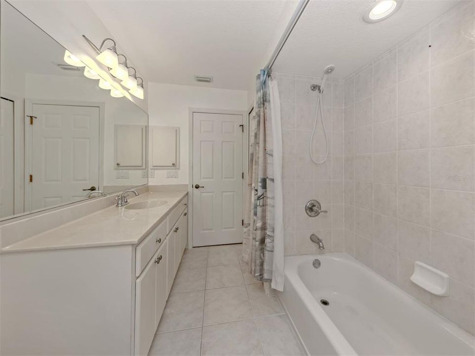 En Venta: $315,000 (3 camas, 2 baños, 2036 Pies cuadrados)