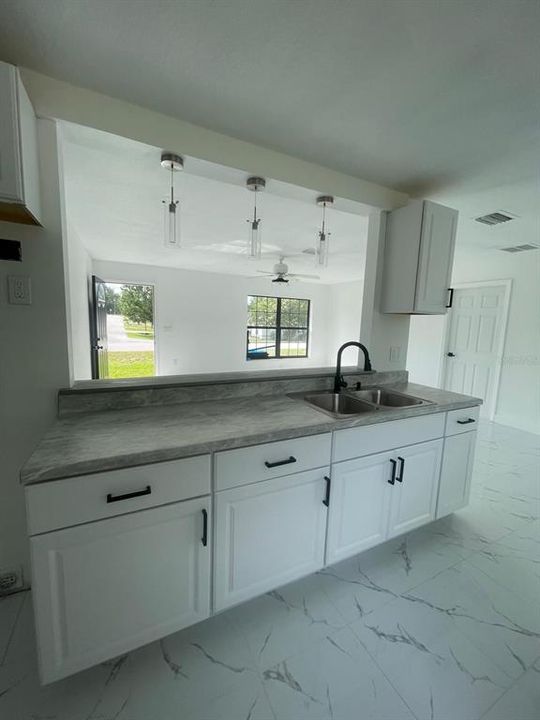 For Sale: $209,990 (2 beds, 2 baths, 1050 Square Feet)