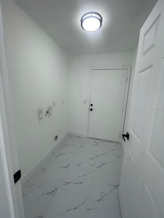 For Sale: $209,990 (2 beds, 2 baths, 1050 Square Feet)