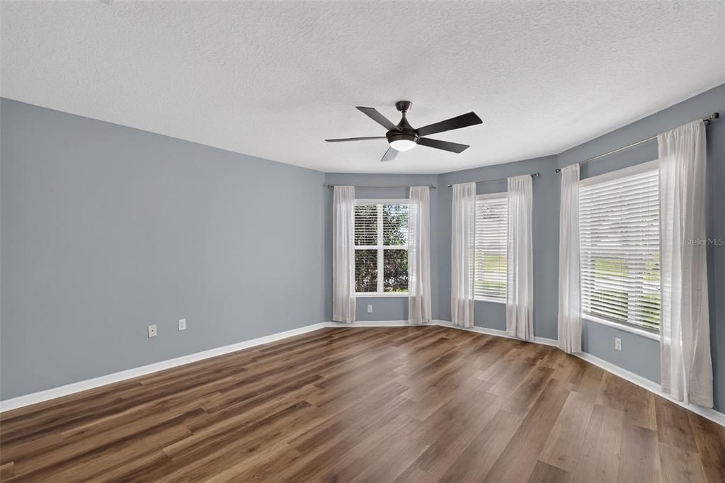 Active With Contract: $349,000 (3 beds, 2 baths, 2282 Square Feet)