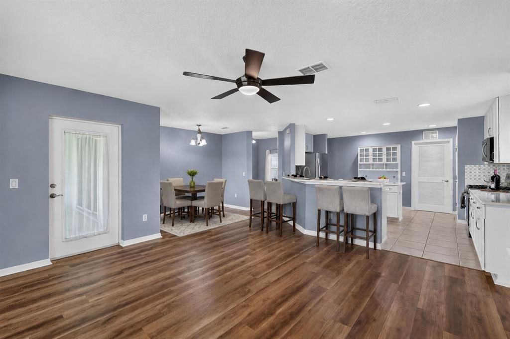 Active With Contract: $349,000 (3 beds, 2 baths, 2282 Square Feet)