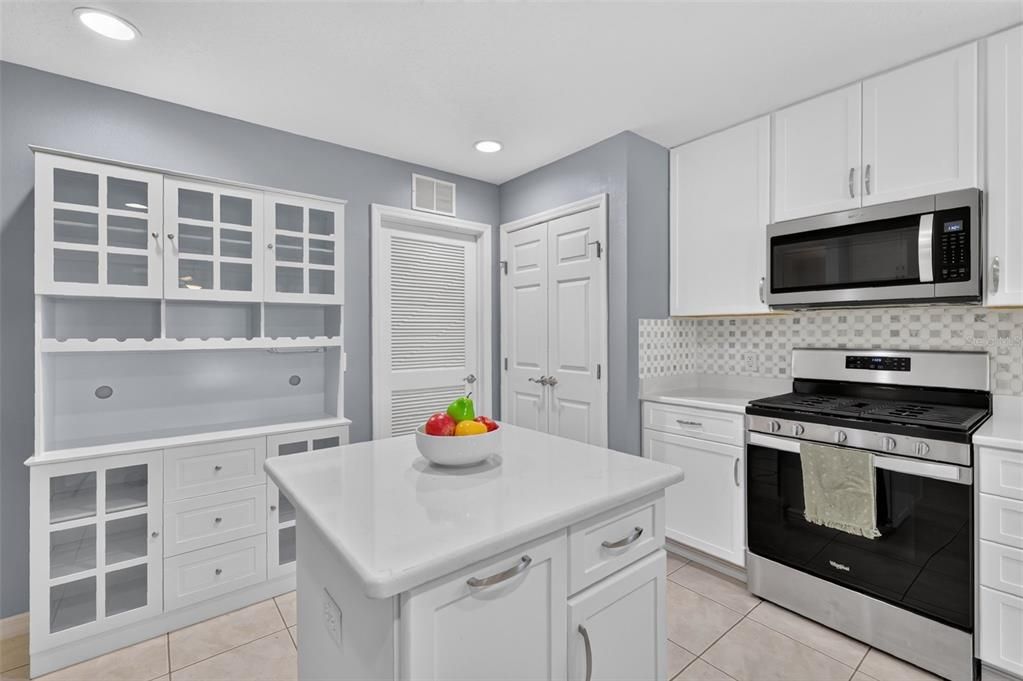 Active With Contract: $349,000 (3 beds, 2 baths, 2282 Square Feet)