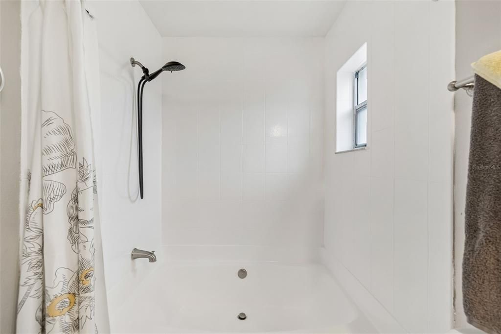 На продажу: $499,999 (4 спален, 2 ванн, 1634 Квадратных фут)