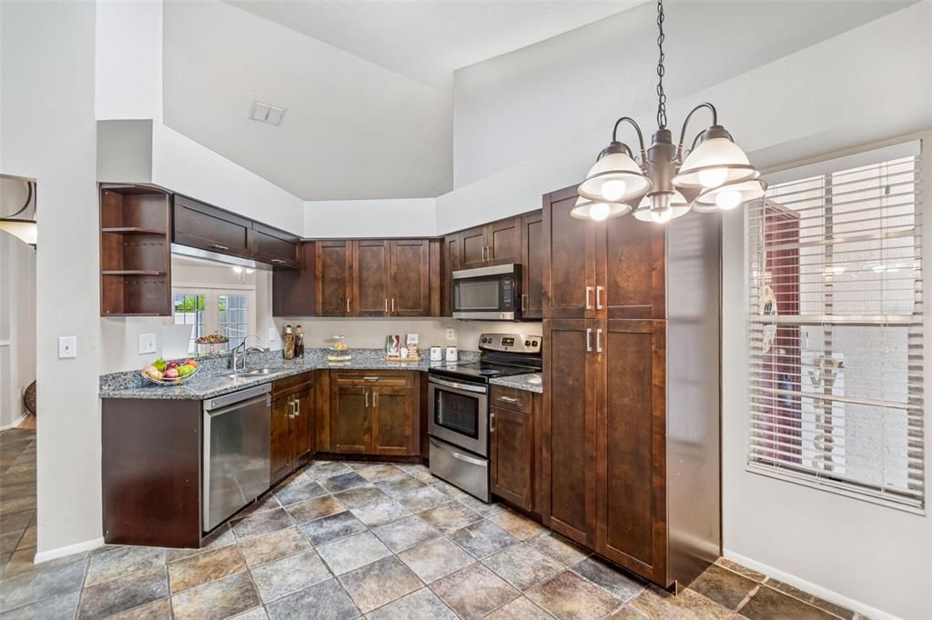 На продажу: $499,999 (4 спален, 2 ванн, 1634 Квадратных фут)
