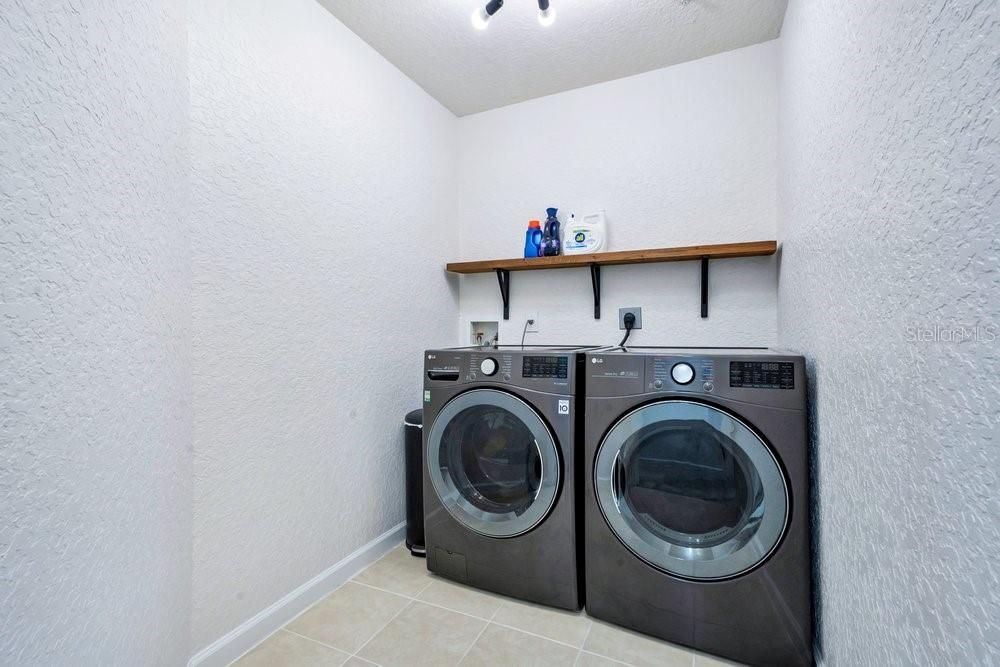 For Sale: $369,000 (3 beds, 2 baths, 1961 Square Feet)