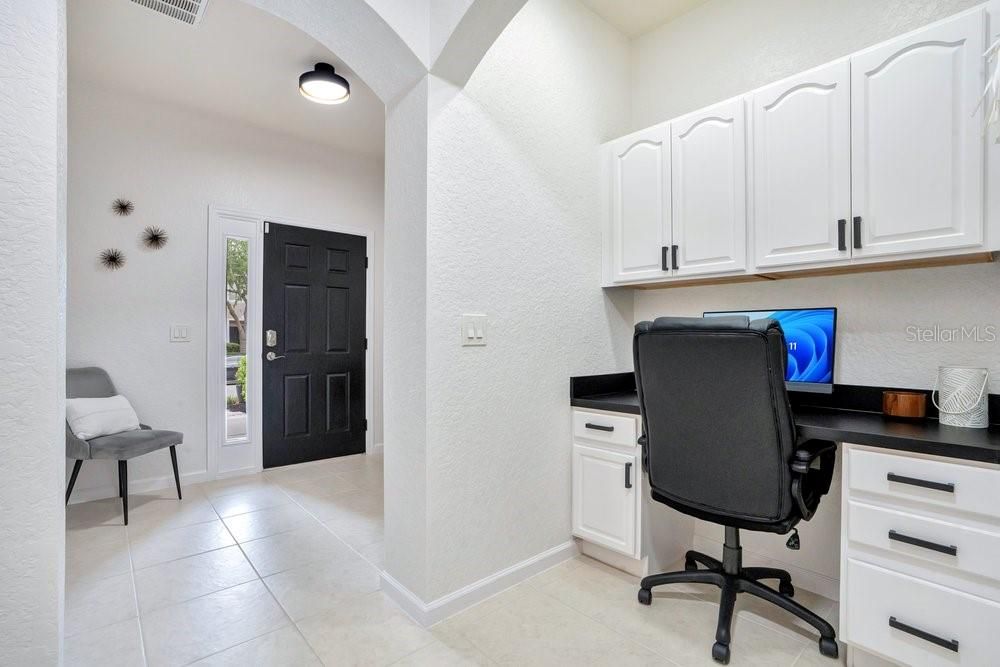 For Sale: $369,000 (3 beds, 2 baths, 1961 Square Feet)