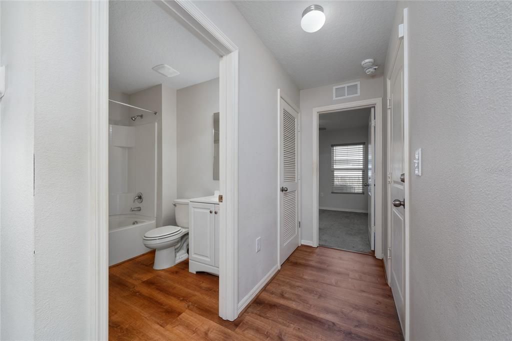 На продажу: $259,990 (3 спален, 2 ванн, 1414 Квадратных фут)