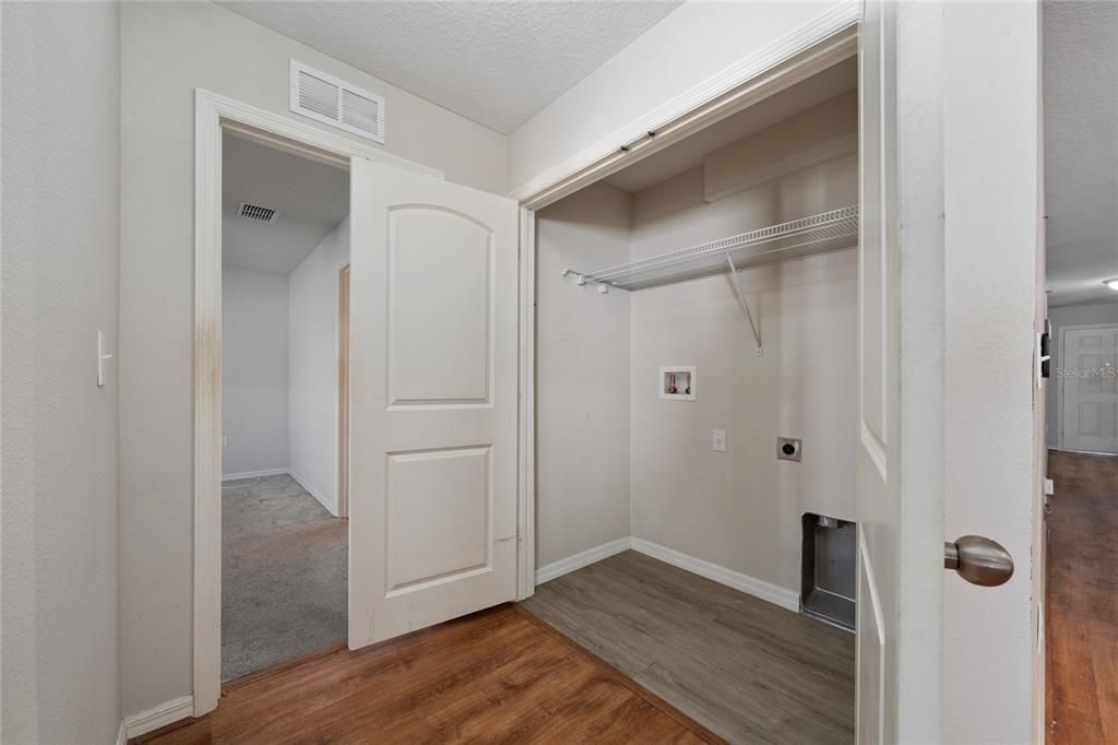 На продажу: $259,990 (3 спален, 2 ванн, 1414 Квадратных фут)