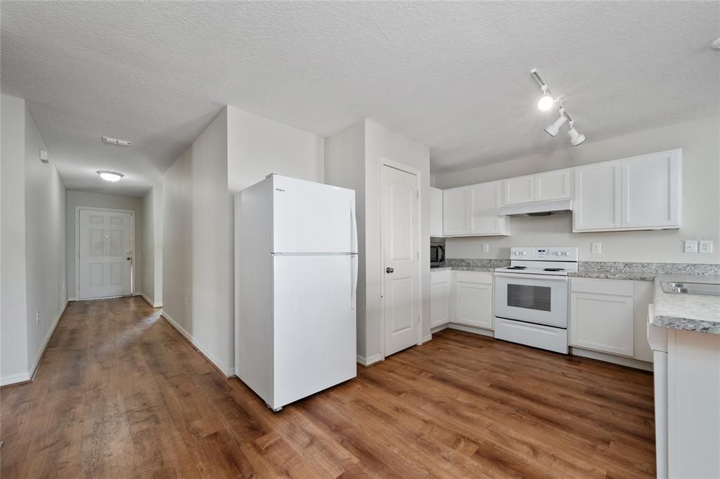 На продажу: $259,990 (3 спален, 2 ванн, 1414 Квадратных фут)