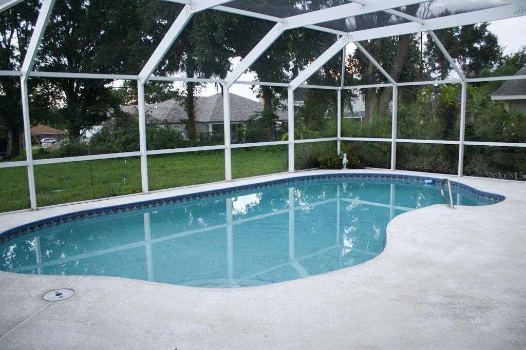 For Sale: $350,000 (4 beds, 4 baths, 2278 Square Feet)