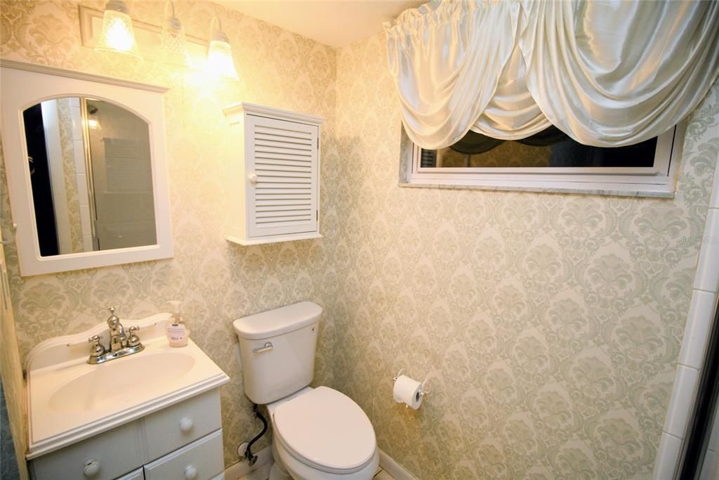 For Sale: $350,000 (4 beds, 4 baths, 2278 Square Feet)