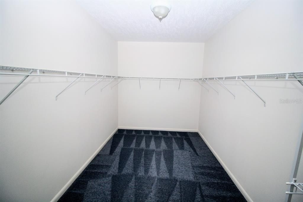 For Sale: $350,000 (4 beds, 4 baths, 2278 Square Feet)