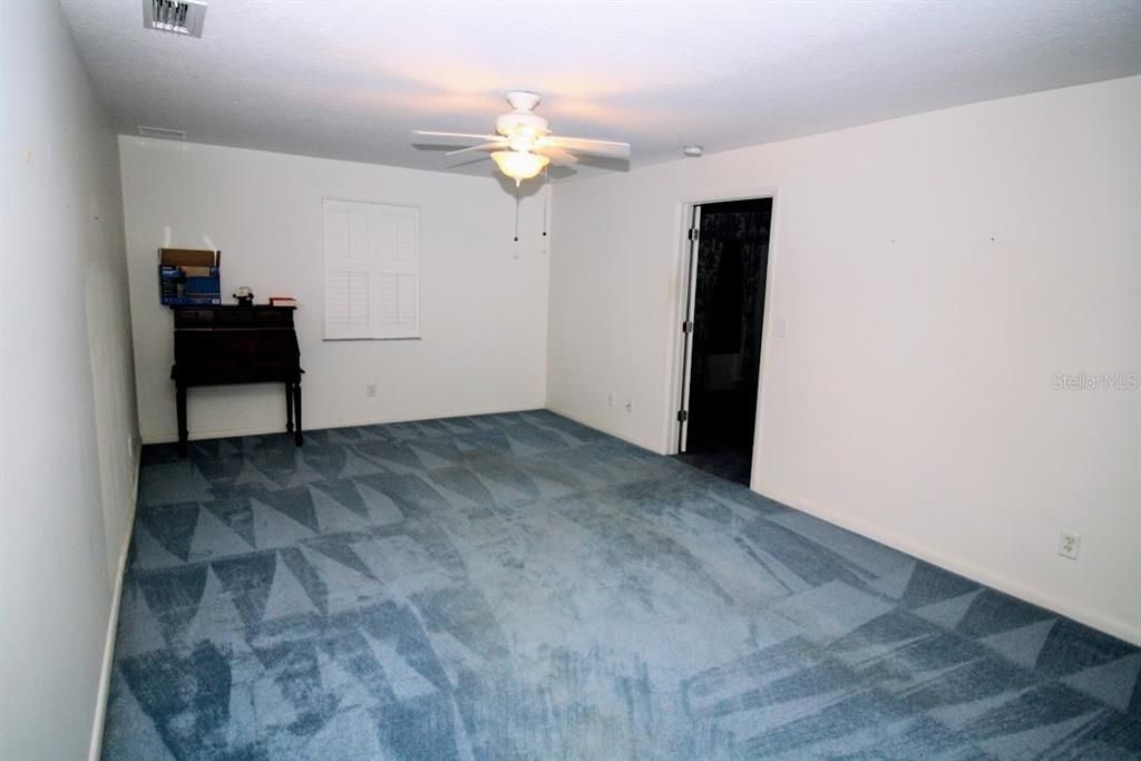 For Sale: $350,000 (4 beds, 4 baths, 2278 Square Feet)